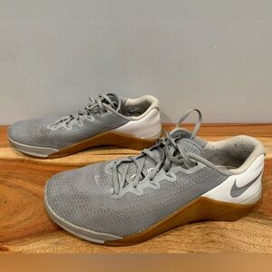 Nike Metcon 5 Cross Training Gym Shoes White Gray Gum AQ1189-019 Men's Size 10